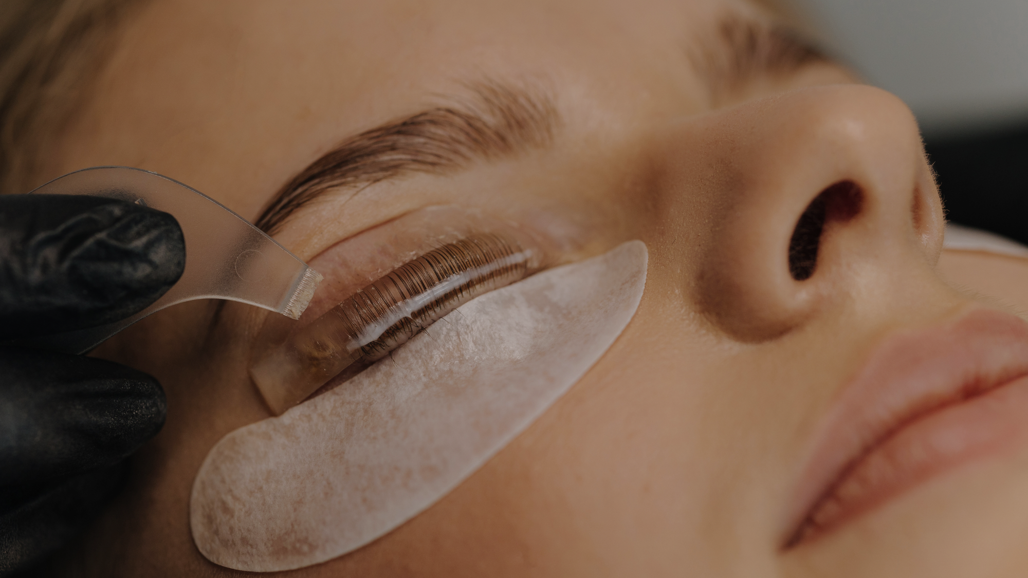 Lifting Coreano de Pestañas: Qué Es, Qué No Es y Cómo Hacerlo Bien