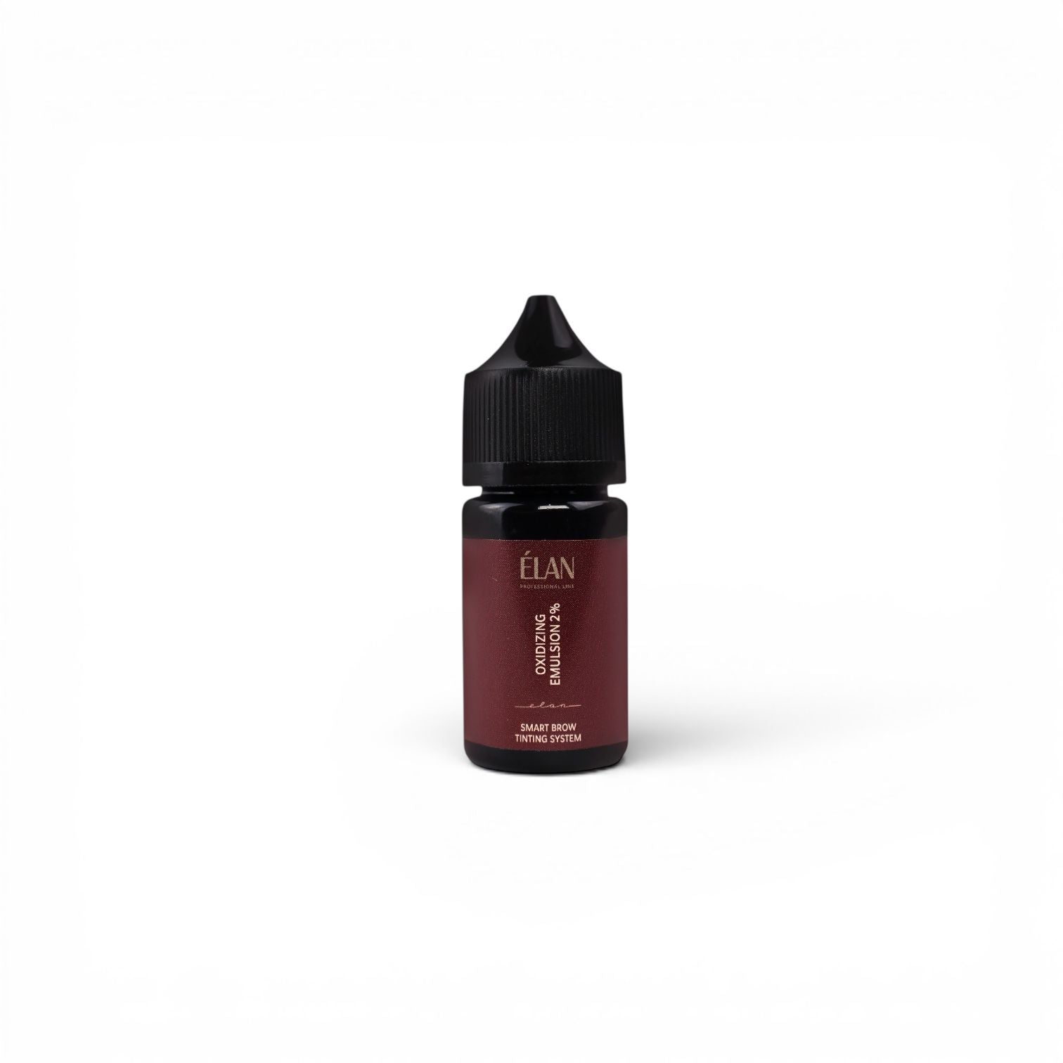 El Emulsión Oxidante 2% de ÉLAN es un componente esencial del sistema SMART BROW TINTING SYSTEM 2.0.