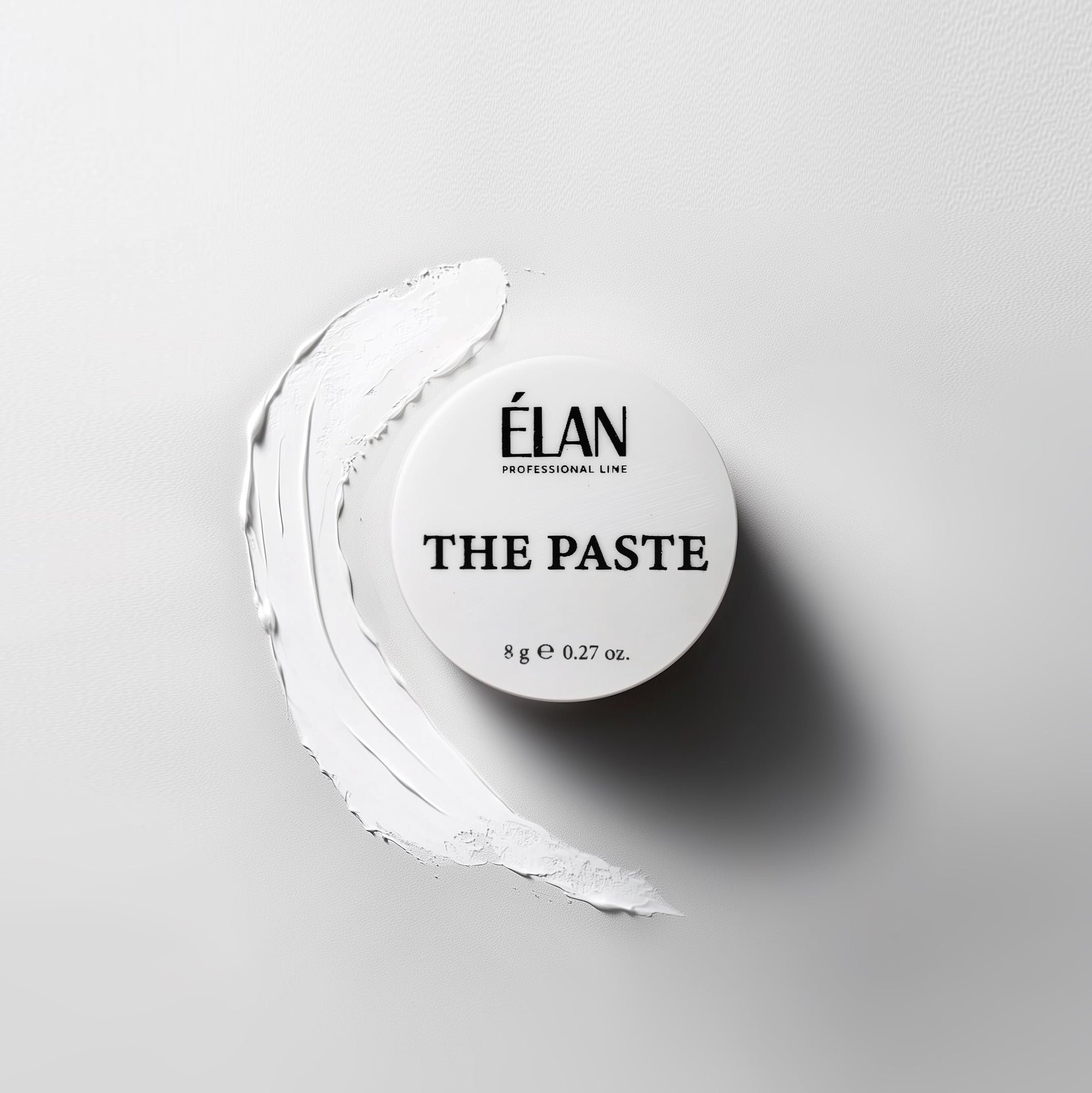 THE PASTE es una pasta para hacer el controno de las cejas.